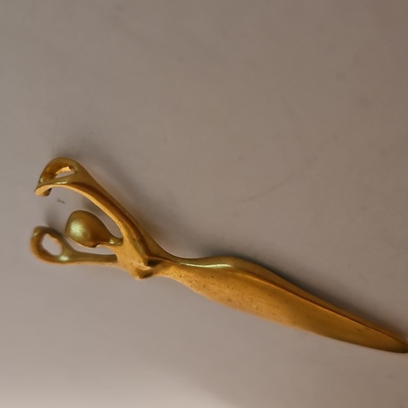 Museum Reprodution Gold-Toned Women Pendant - Picture 2 of 6